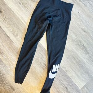 Nike Leggings in Black with White Logo
